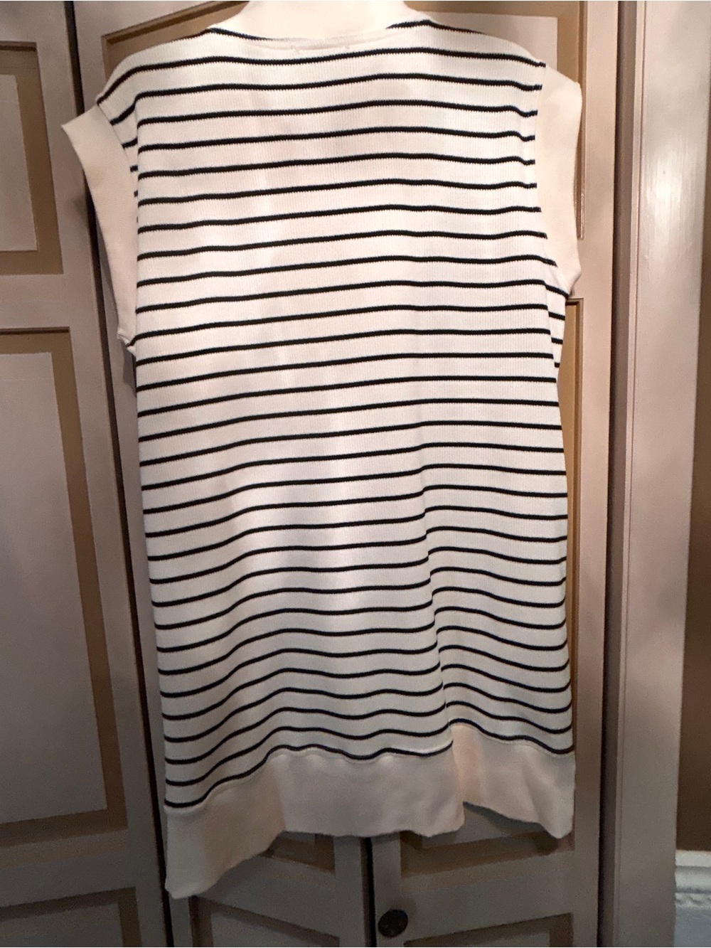 entro Cream and Black Striped Sleeveless Knit Top with Zip - Picture 3 of 4